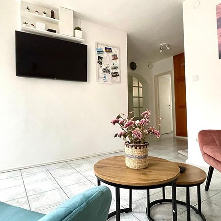 Barat Vendeghaz - Cosy Guesthouse - Teljes Haz Privat Udvarral - 4 Szoba, 2 Fuerdo 세게드 외부 사진