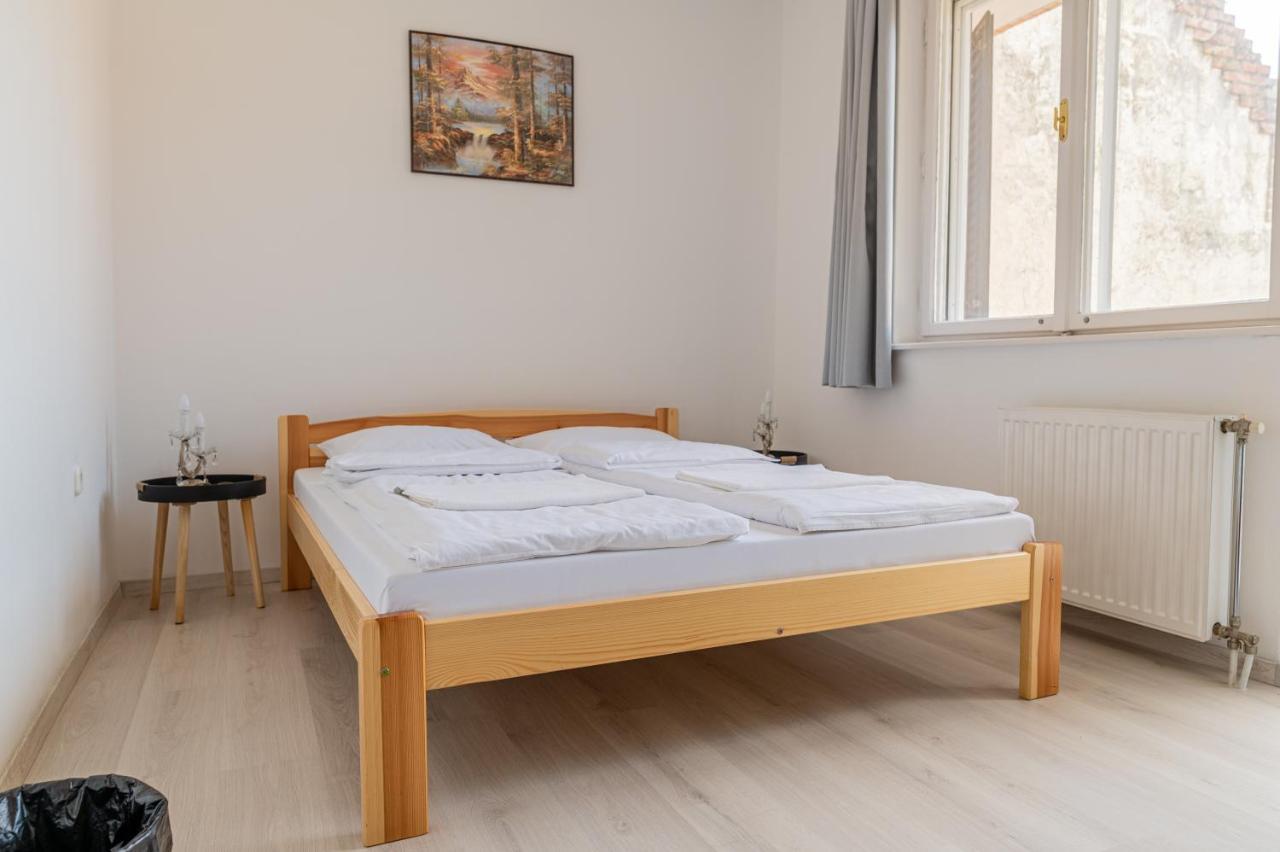 Barat Vendeghaz - Cosy Guesthouse - Teljes Haz Privat Udvarral - 4 Szoba, 2 Fuerdo 세게드 외부 사진